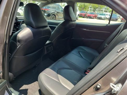 Used 2021 Toyota Camry XLE image 7