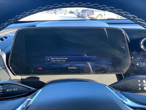 Used 2025 Chevrolet Traverse LT image 14