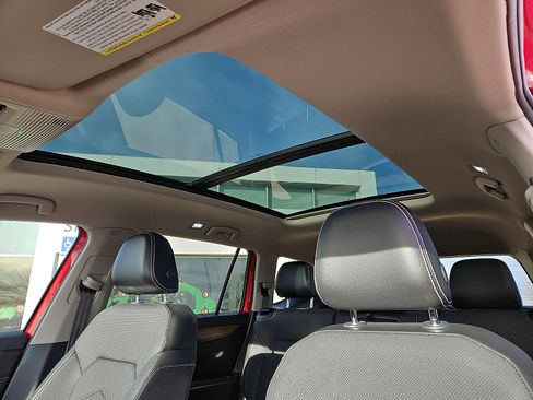 Used 2024 Volkswagen Atlas SE w/ Panoramic Sunroof Package image 13