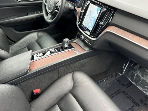 Used 2024 Volvo S60 B5 Plus image 17