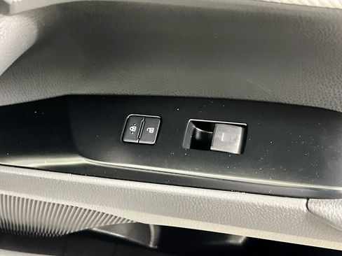 Used 2025 Toyota Camry SE w/ Convenience Package image 32