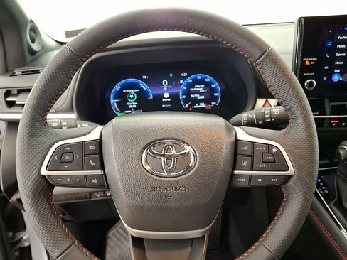 Used 2025 Toyota Sienna XSE w/ XSE Premium Package AWD/4WD image 16