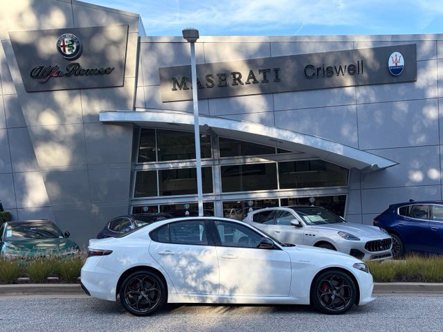 Used 2024 Alfa Romeo Giulia Veloce AWD/4WD image 4