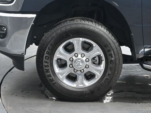 Used 2025 RAM 2500 Big Horn AWD/4WD image 32