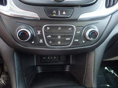 Used 2022 Chevrolet Equinox LT FWD image 20