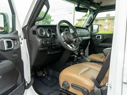 Used 2023 Jeep Wrangler Unlimited Sahara w/ Cold Weather Group AWD/4WD image 14