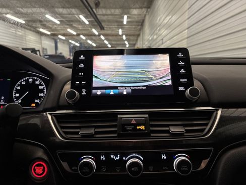 Used 2018 Honda Accord Sport image 17