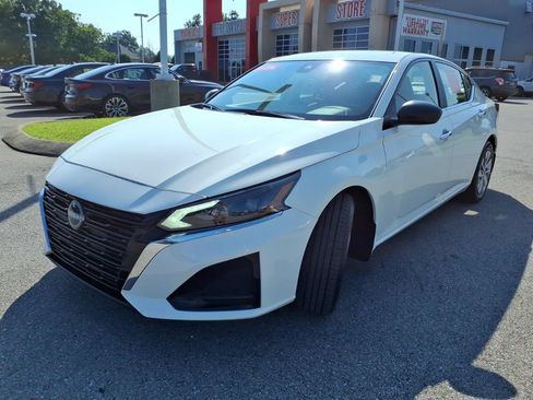 Certified 2025 Nissan Altima 2.5 S FWD image 18