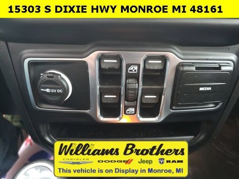 Certified 2023 Jeep Gladiator Sport image 20