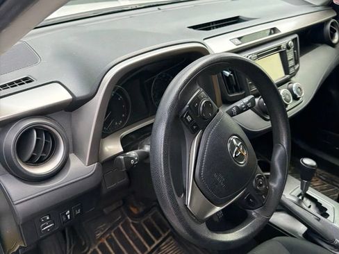 Used 2018 Toyota RAV4 LE FWD image 23