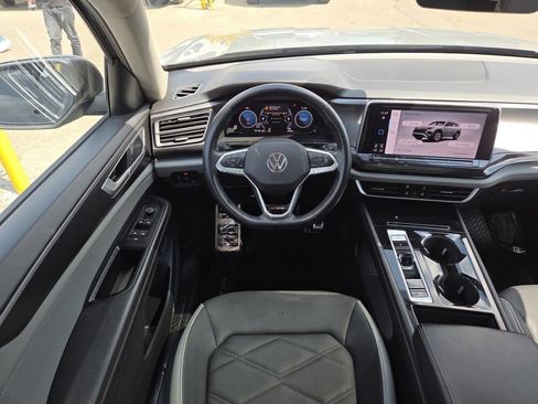 Used 2024 Volkswagen Atlas Peak Edition SE AWD/4WD image 23