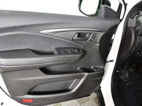 Certified 2024 Honda Passport EX-L image 37
