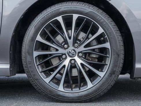 Used 2019 Toyota Camry SE FWD image 13