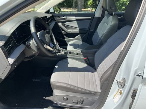 Used 2025 Volkswagen Jetta SE w/ Sunroof Package FWD image 15