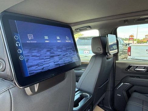 New 2026 Chevrolet Suburban High Country AWD/4WD image 19