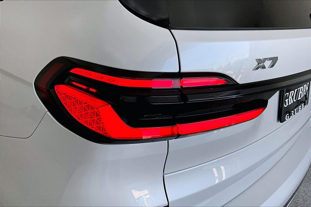 Used 2024 BMW X7 M60i AWD/4WD image 38