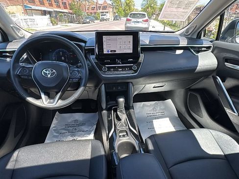 Used 2024 Toyota Corolla Cross XLE w/ Convenience Package AWD/4WD image 28