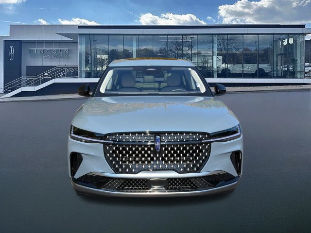 Used 2026 Lincoln Nautilus Premier w/ Equipment Group 102A AWD/4WD image 2
