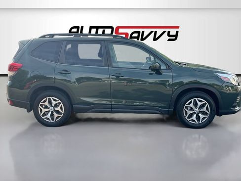 Used 2023 Subaru Forester Premium AWD/4WD image 8