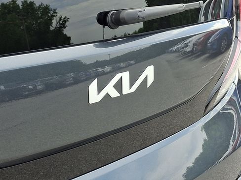 Certified 2025 Kia Soul LX w/ LX Technology Package FWD image 30