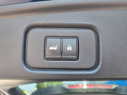Used 2025 Nissan Pathfinder SV AWD/4WD image 35
