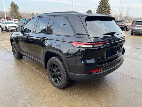 Certified 2024 Jeep Grand Cherokee Altitude image 4