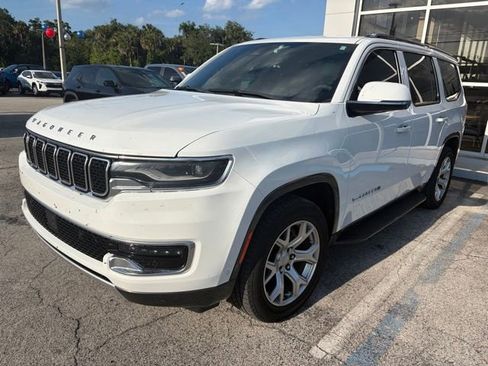 Used 2022 Jeep Wagoneer Series II RWD image 1
