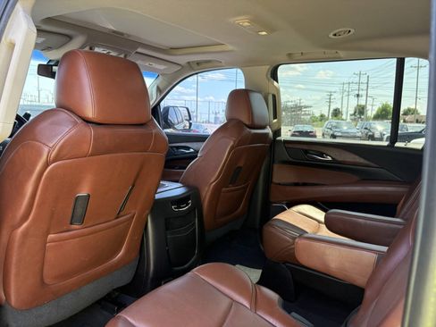 Used 2015 Cadillac Escalade ESV Luxury RWD image 18