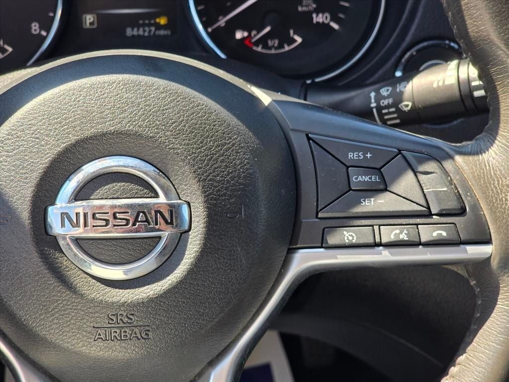 Used 2017 Nissan Rogue SV w/ Sun & Sound Touring Package FWD image 14