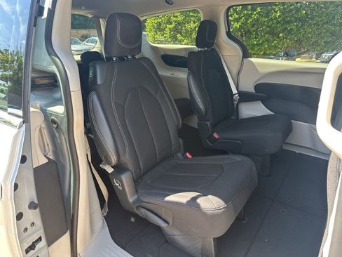 Used 2023 Chrysler Voyager LX FWD image 18