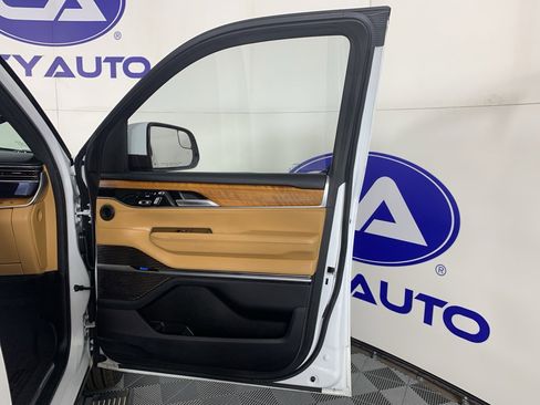 Used 2022 Jeep Grand Wagoneer Series III image 42