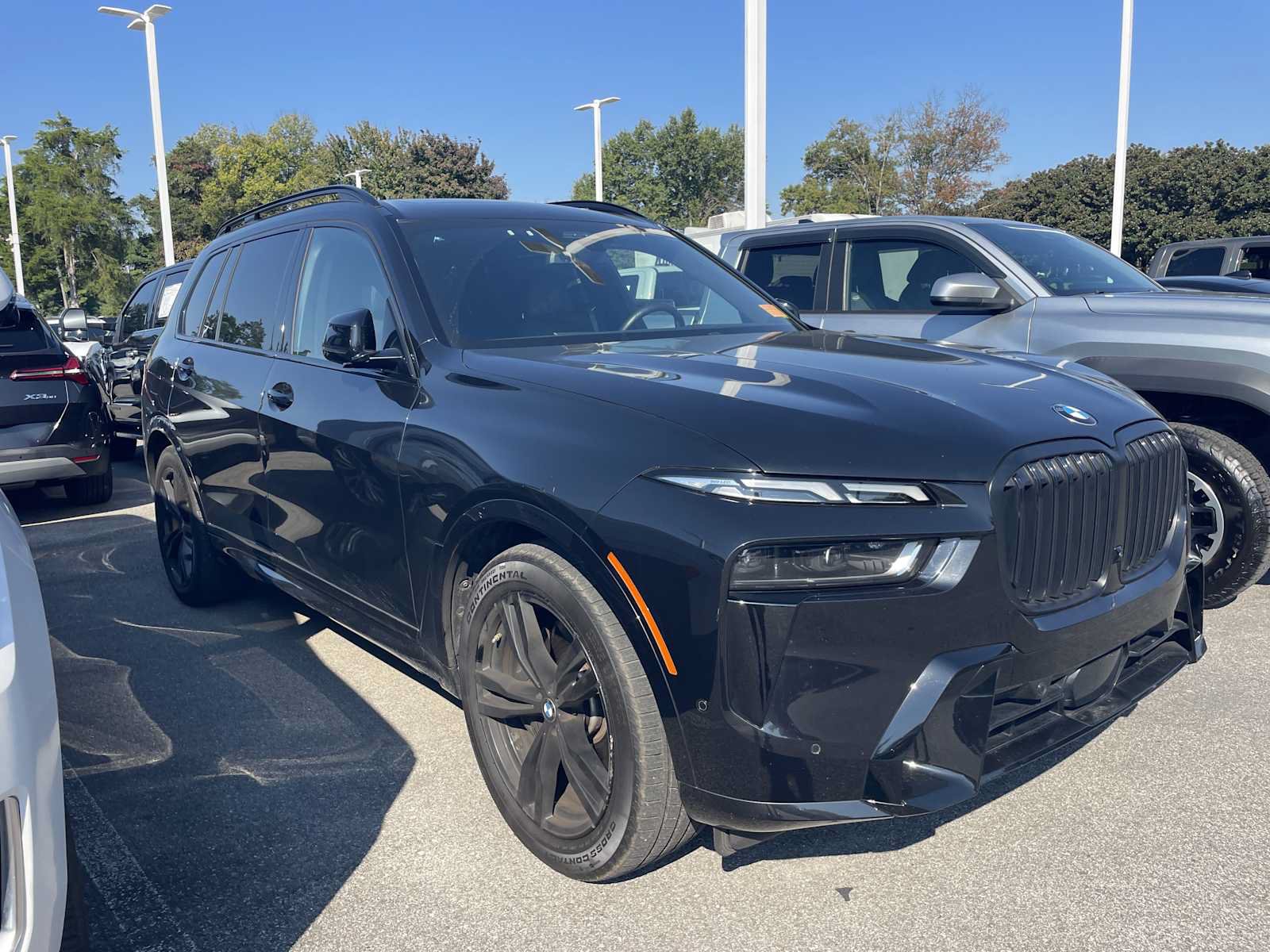 Used 2025 BMW X7 xDrive40i w/ M Sport Package AWD/4WD image 1