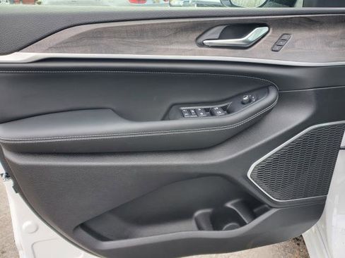 New 2026 Jeep Grand Cherokee Limited Reserve image 19