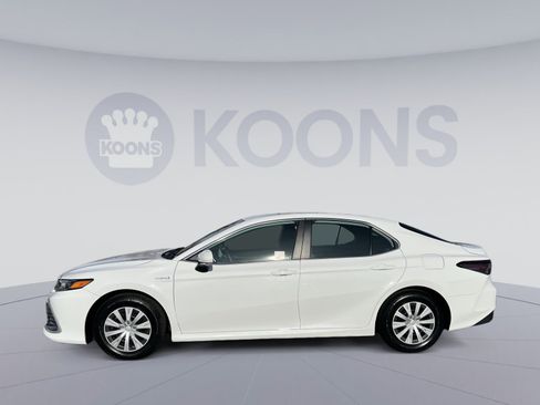 Used 2021 Toyota Camry LE image 2