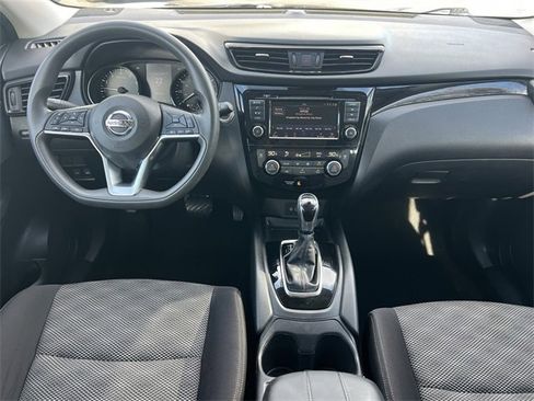 Used 2020 Nissan Rogue Sport SV image 4