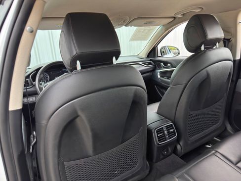 Used 2022 Genesis G70 2.0T image 34