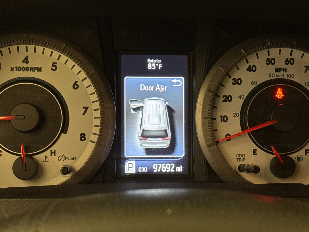 Used 2020 Toyota Sienna SE FWD image 32