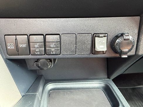 Used 2017 Toyota RAV4 Limited w/ Advanced Technology Package image 60