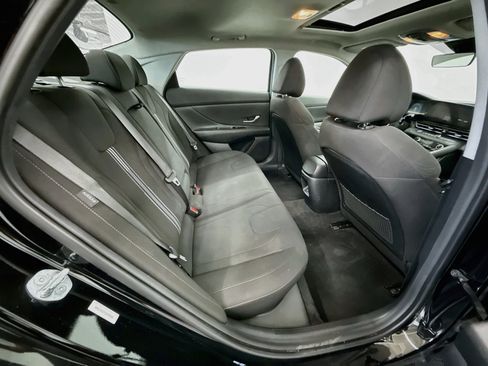 Used 2025 Hyundai Elantra SEL FWD image 27