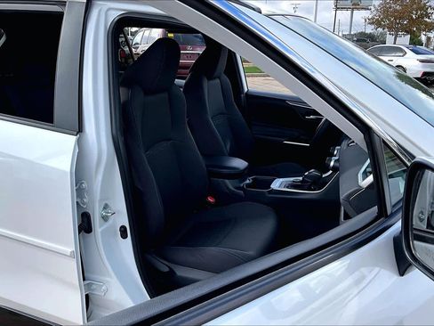 Used 2023 Toyota RAV4 SE AWD/4WD image 9