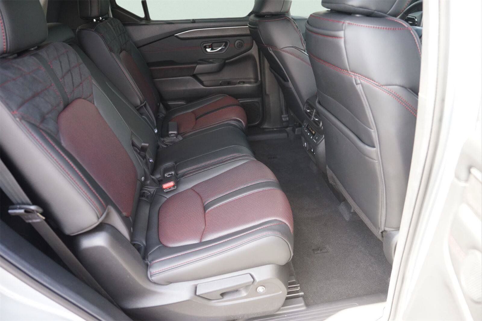 Used 2026 Honda Pilot Black Edition image 18