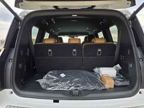 New 2025 Nissan Armada SL w/ Captain's Chari Seat Package image 8