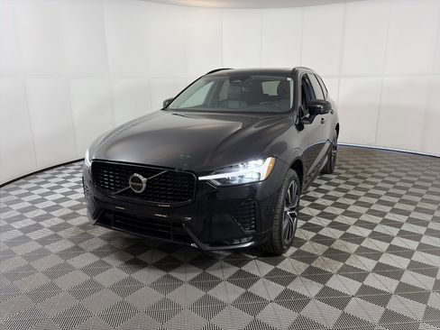 Used 2024 Volvo XC60 B5 Plus image 2