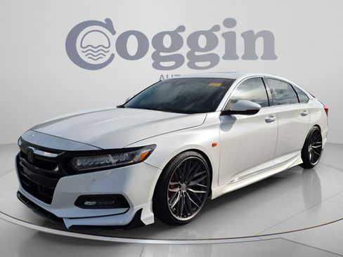 Used 2019 Honda Accord Touring image 2