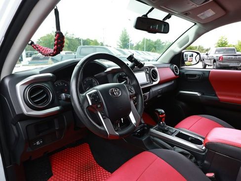 Used 2017 Toyota Tacoma SR5 w/ Tow Package RWD image 25