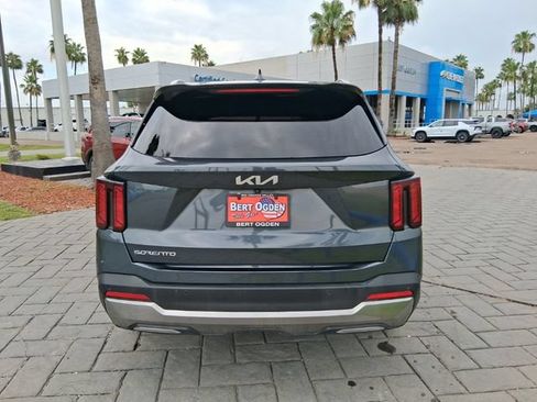 Used 2024 Kia Sorento S w/ Panoramic Sunroof Package FWD image 6