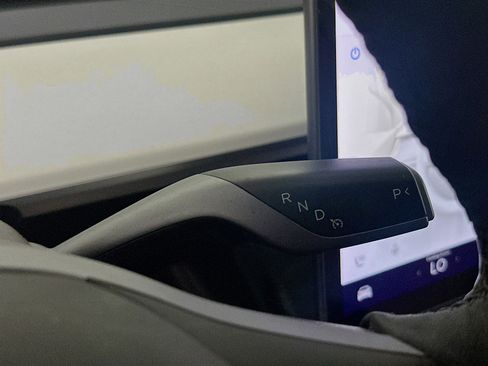 Used 2021 Tesla Model Y Long Range image 24