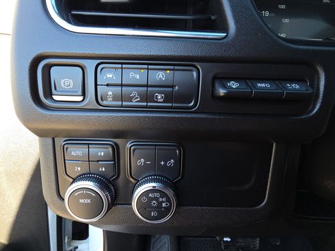 Used 2023 GMC Yukon XL AT4 image 20