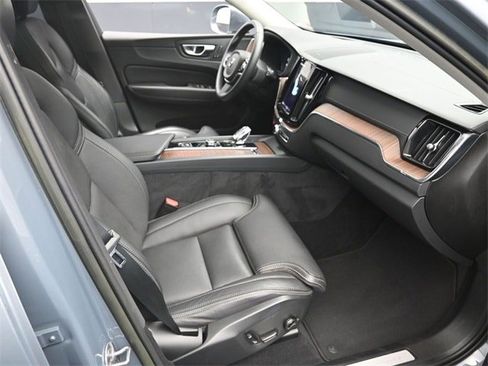 Certified 2023 Volvo XC60 B5 Ultimate image 30