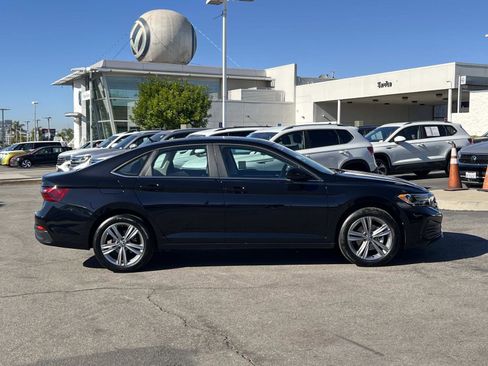 Certified 2024 Volkswagen Jetta SE w/ Panoramic Sunroof Package image 25